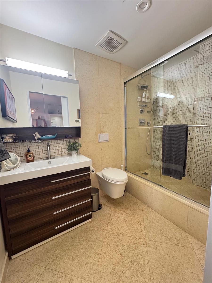 10185 Collins Ph 20 Property Photo 11