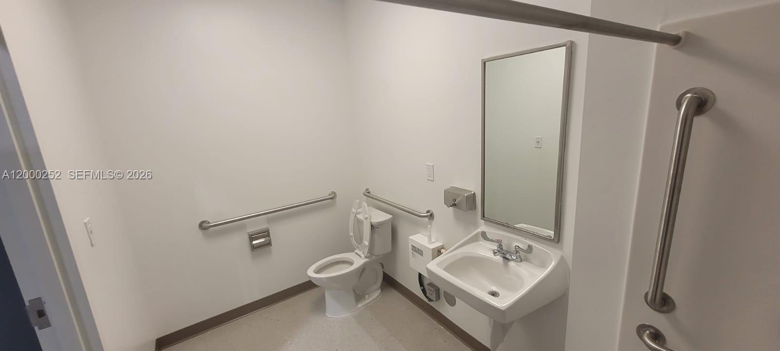 1770 Se 38 Avenue Bay 16 Property Photo 12