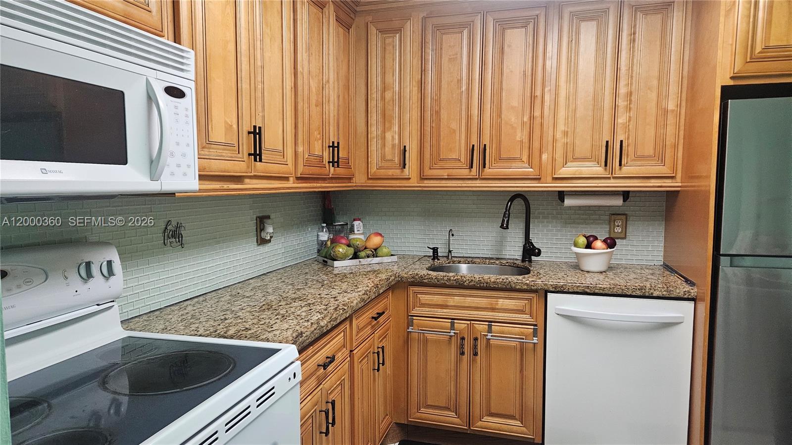 A12000360 Property Photo 9