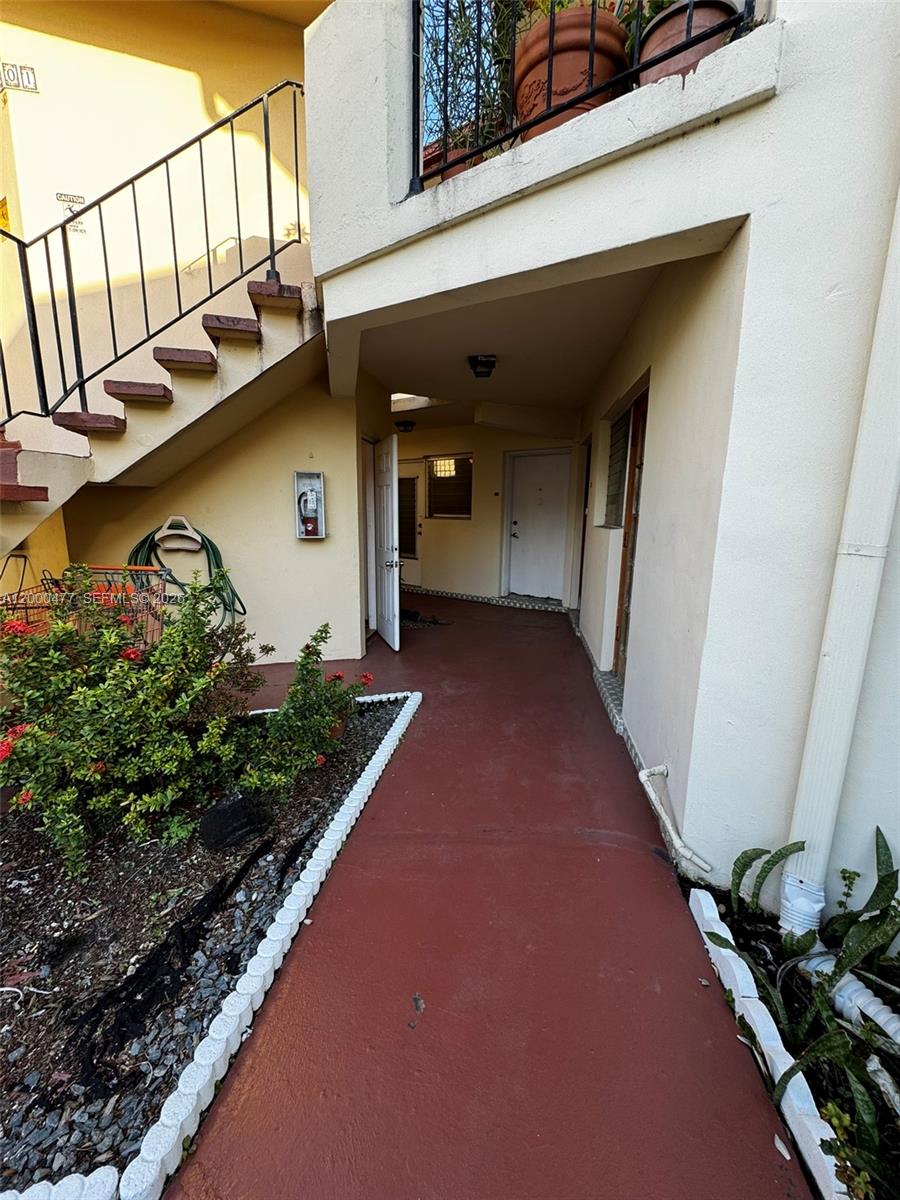 1601 Ne Miami Gardens Drive 103 Property Photo 3