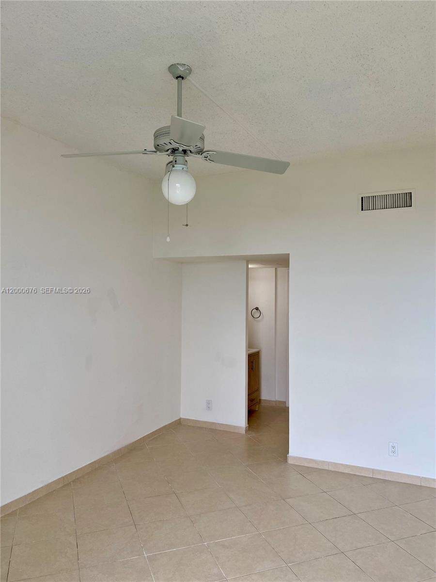 20379 W Country Club Drive Ph-40 Property Photo 11