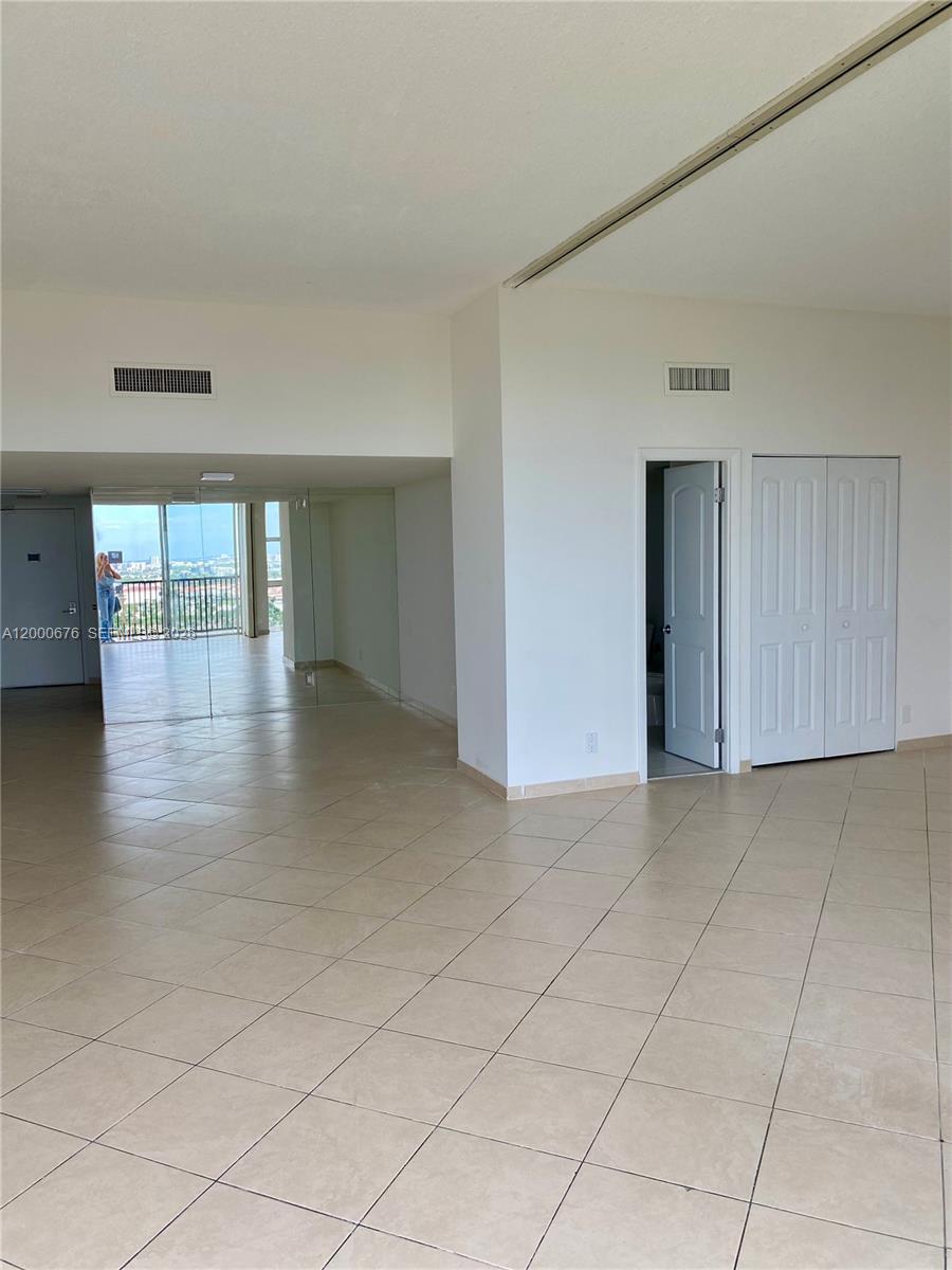 20379 W Country Club Drive Ph-40 Property Photo 13