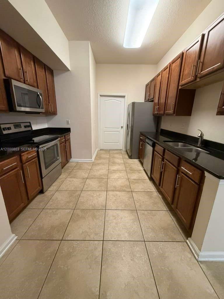 2105 Golden Lake Loop Street Property Photo 7