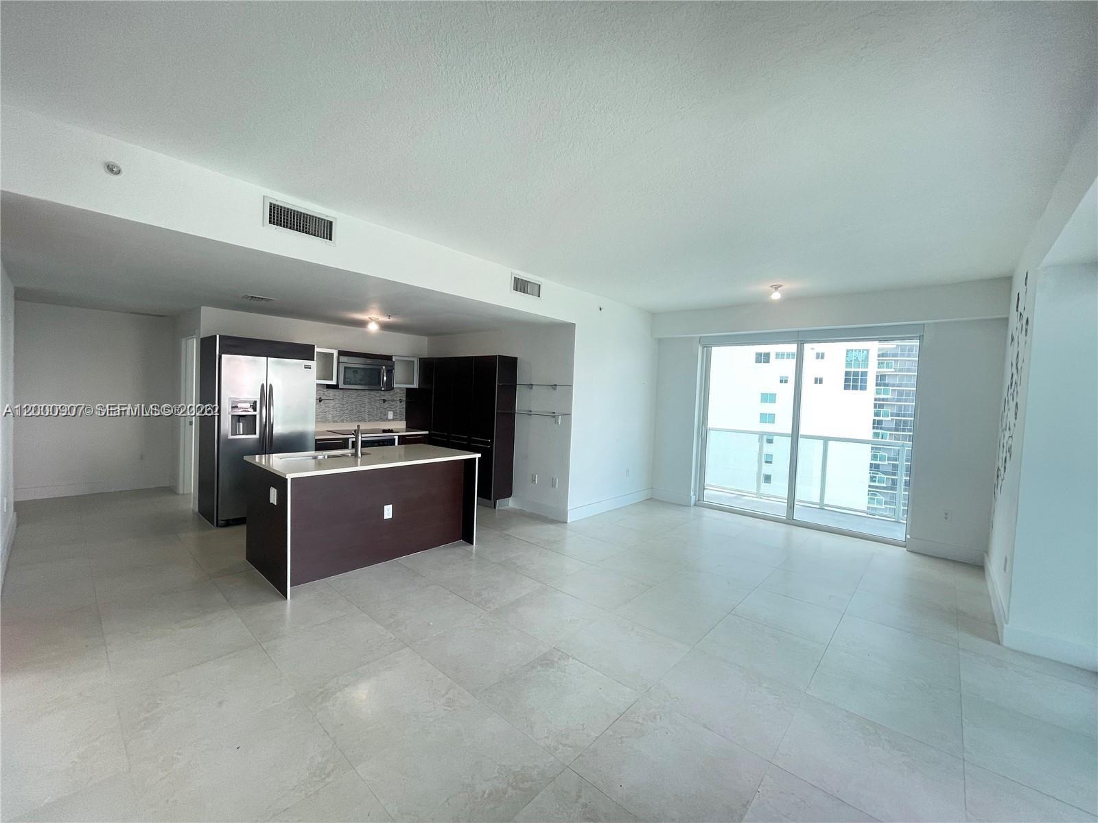 1900 N Bayshore Drive 3311 Property Photo 2