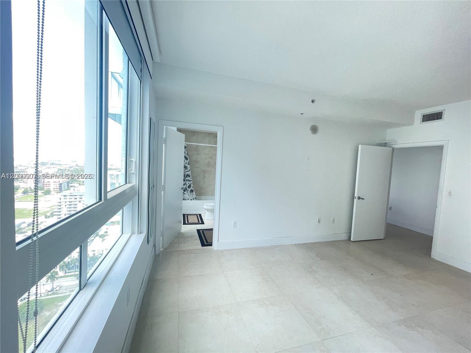 1900 N Bayshore Drive 3311 Property Photo 3