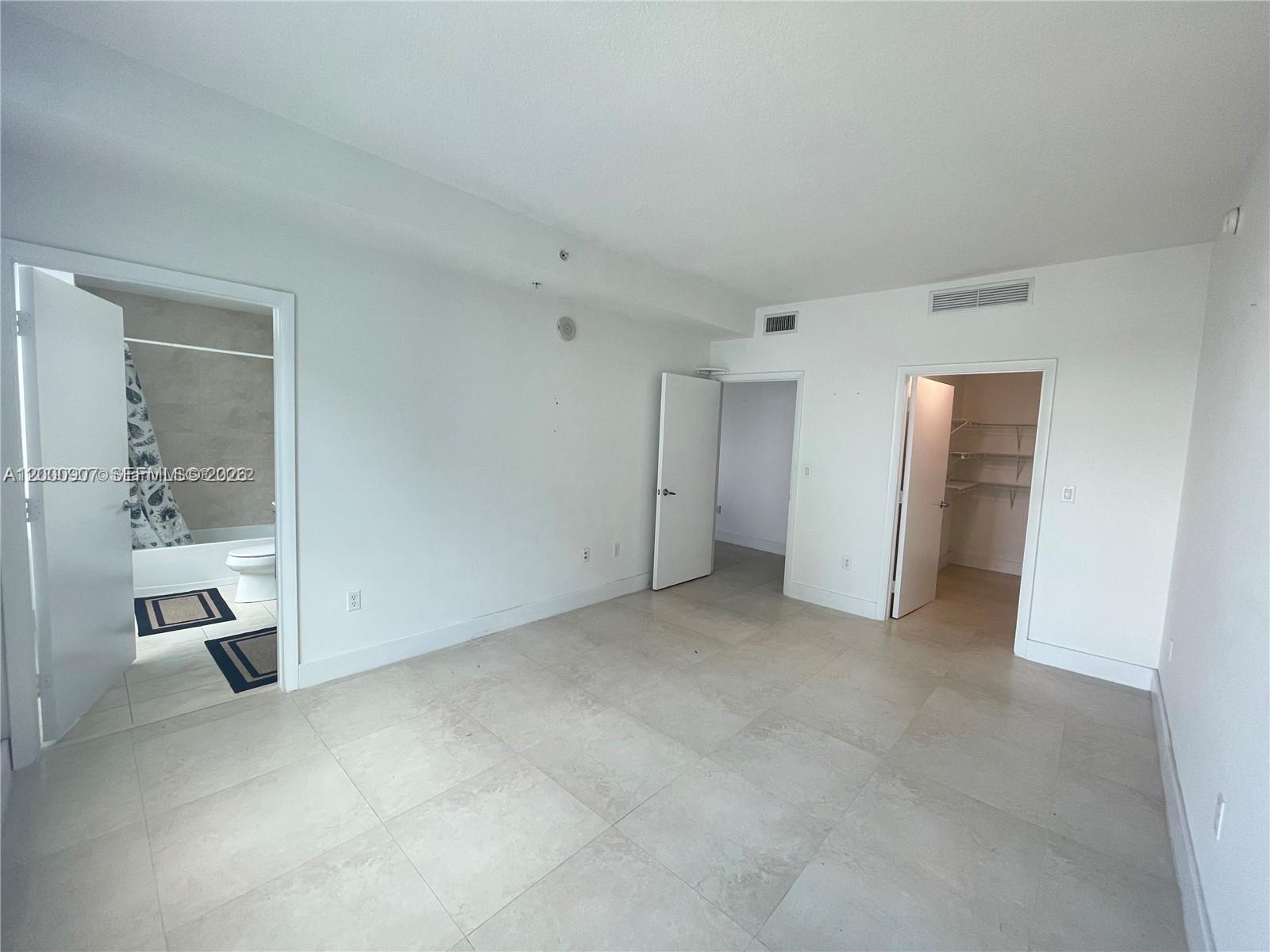 1900 N Bayshore Drive 3311 Property Photo 4