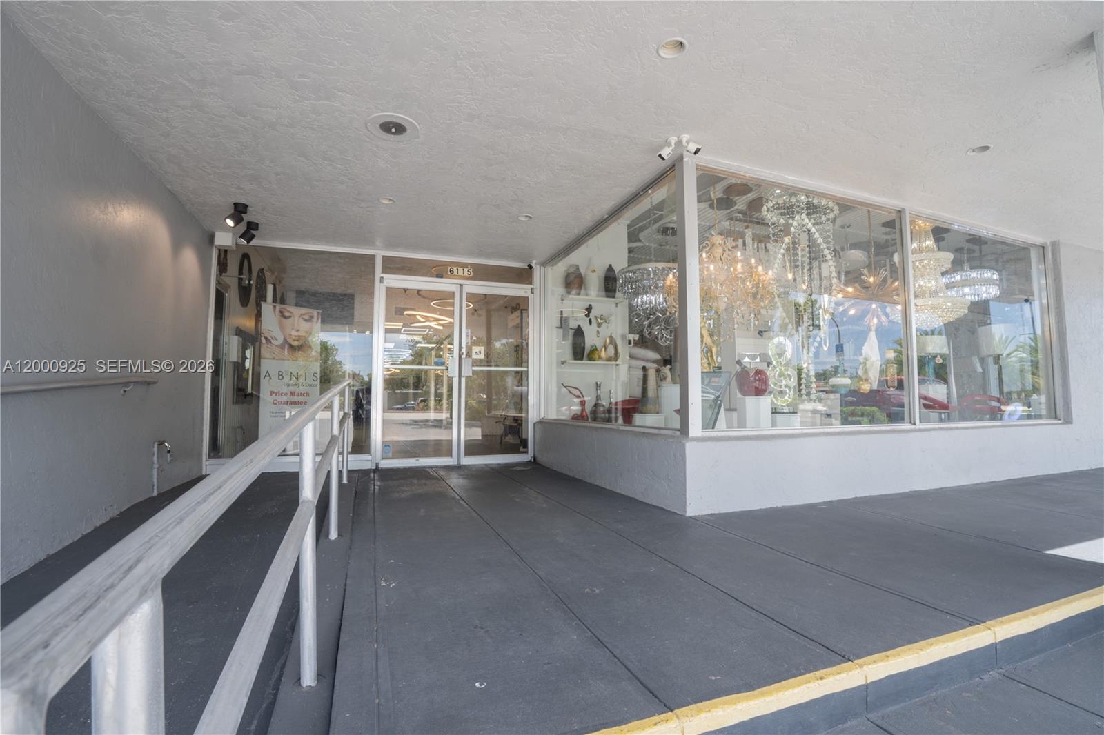 6115 Miramar Parkway Property Photo 11