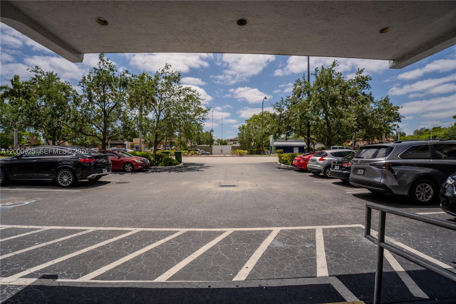6115 Miramar Parkway Property Photo 13