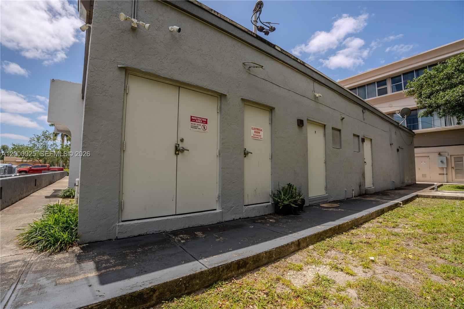 6115 Miramar Parkway Property Photo 30