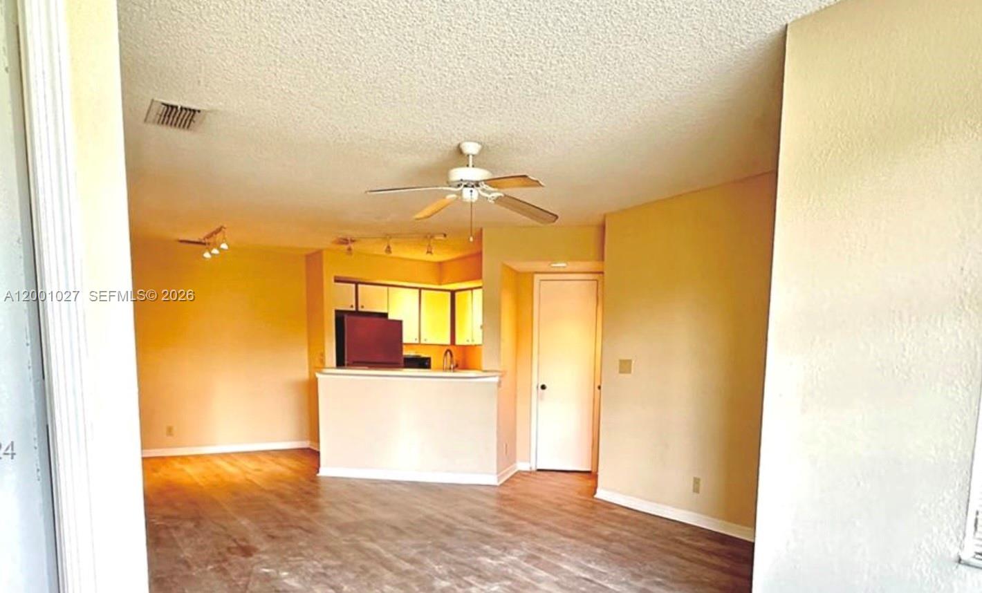 3310 N Pinewalk Drive N 1823 Property Photo 5