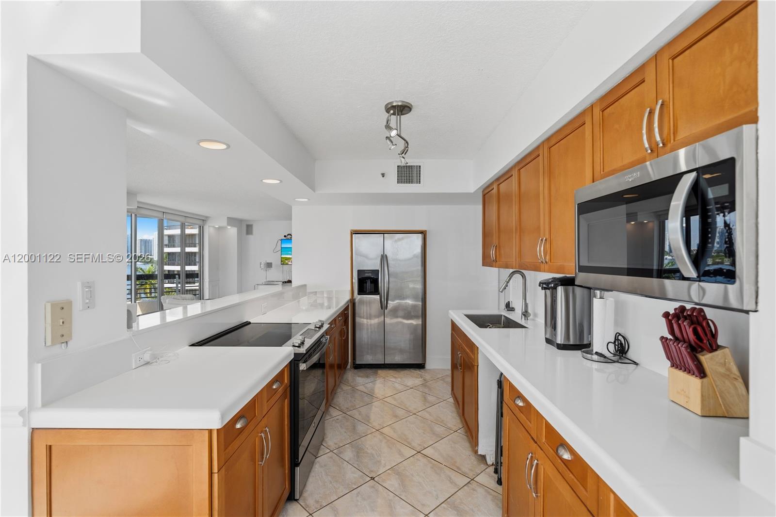 3600 Mystic Pointe Drive 513 Property Photo 1
