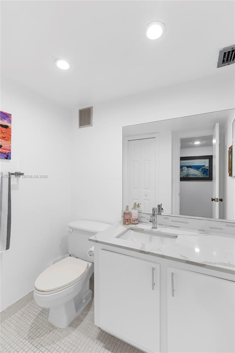 16251 Golf Club Road 311 Property Photo 10