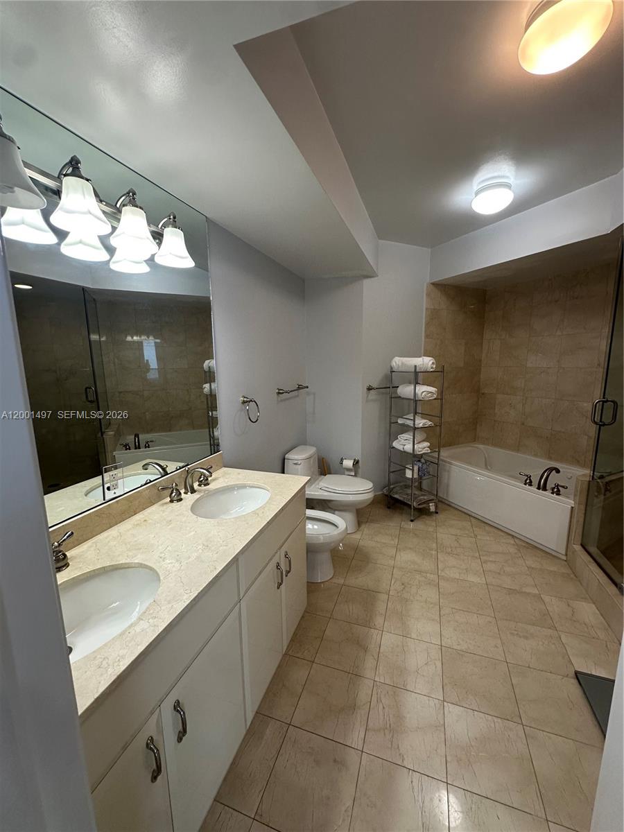 6365 Collins Avenue 1703 Property Photo 10