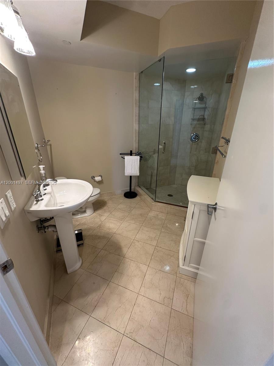 6365 Collins Avenue 1703 Property Photo 14
