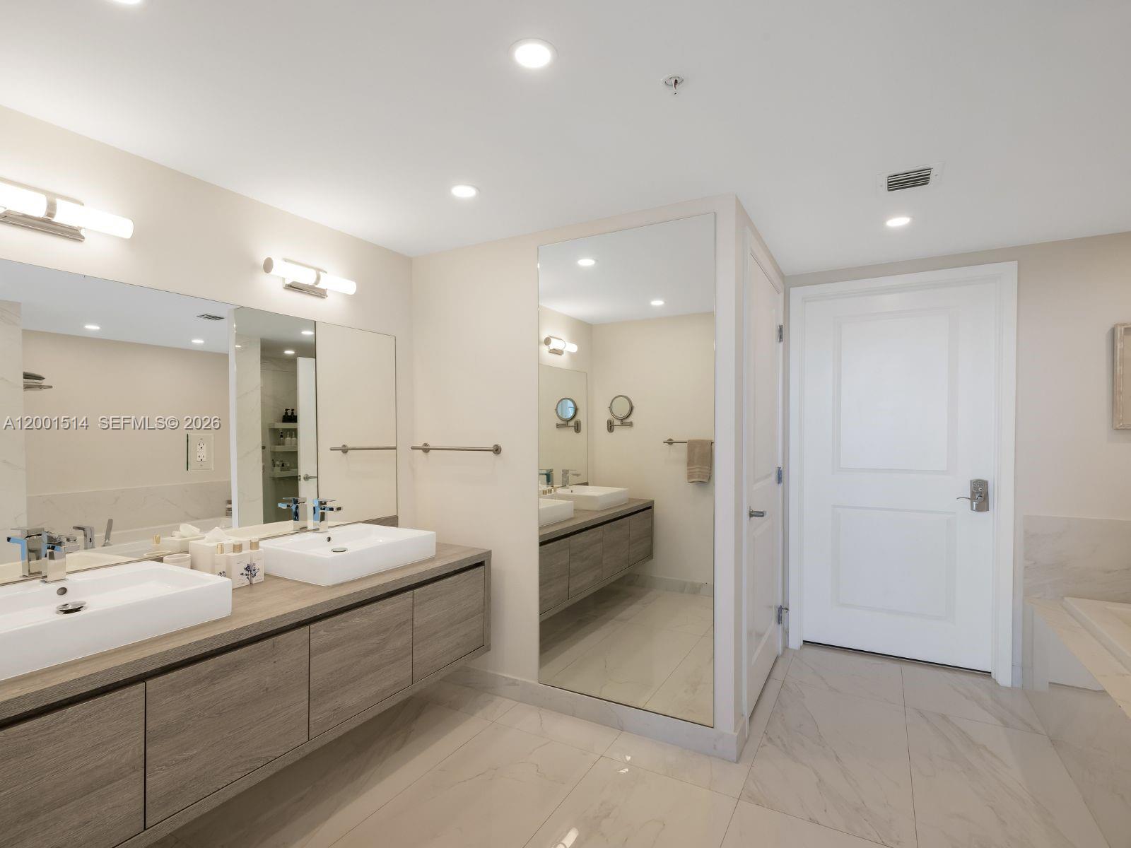 400 Sunny Isles Boulevard 1416 Property Photo 15
