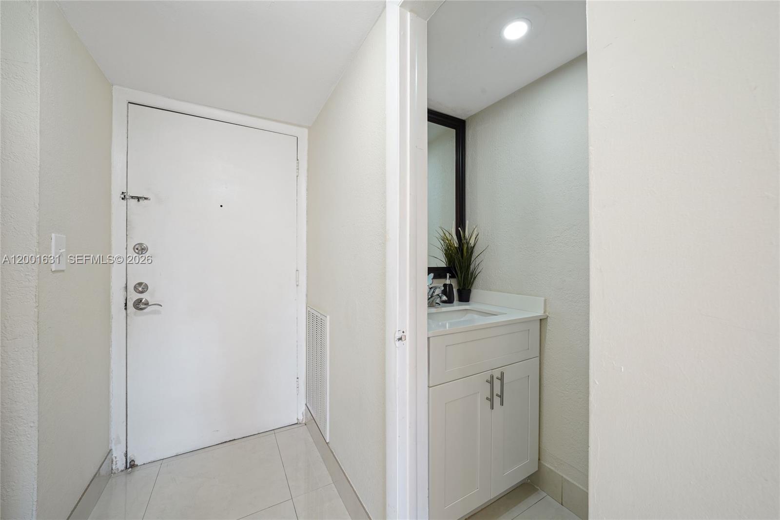 1305 W 53rd Street 429 Property Photo 2