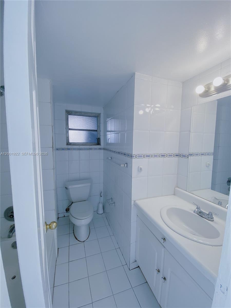 870 Nw 87th Avenue 110 Property Photo 4