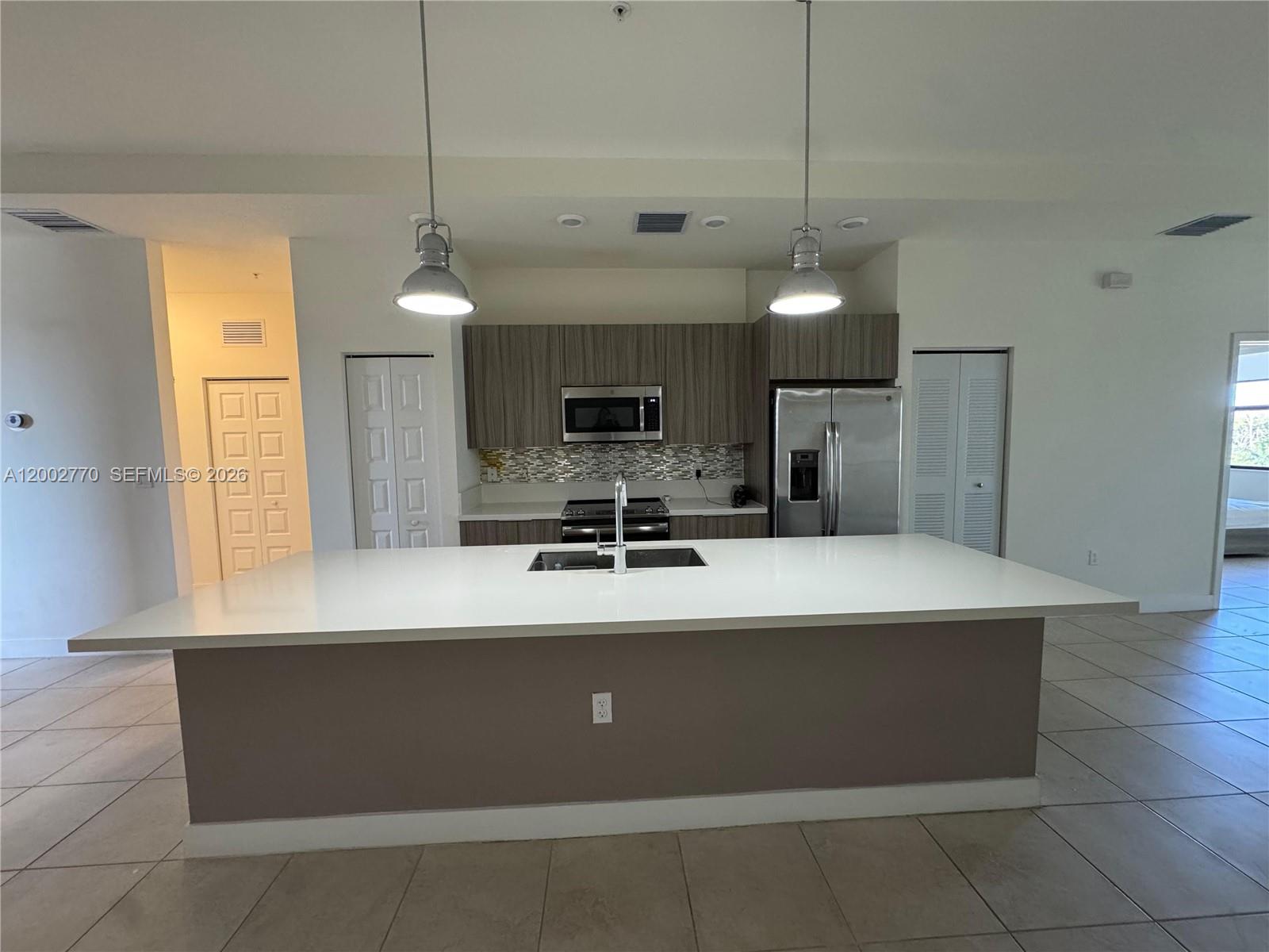 A12002770 Property Photo 1