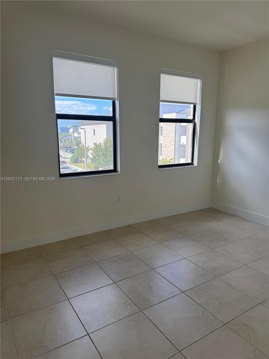 A12002770 Property Photo 10