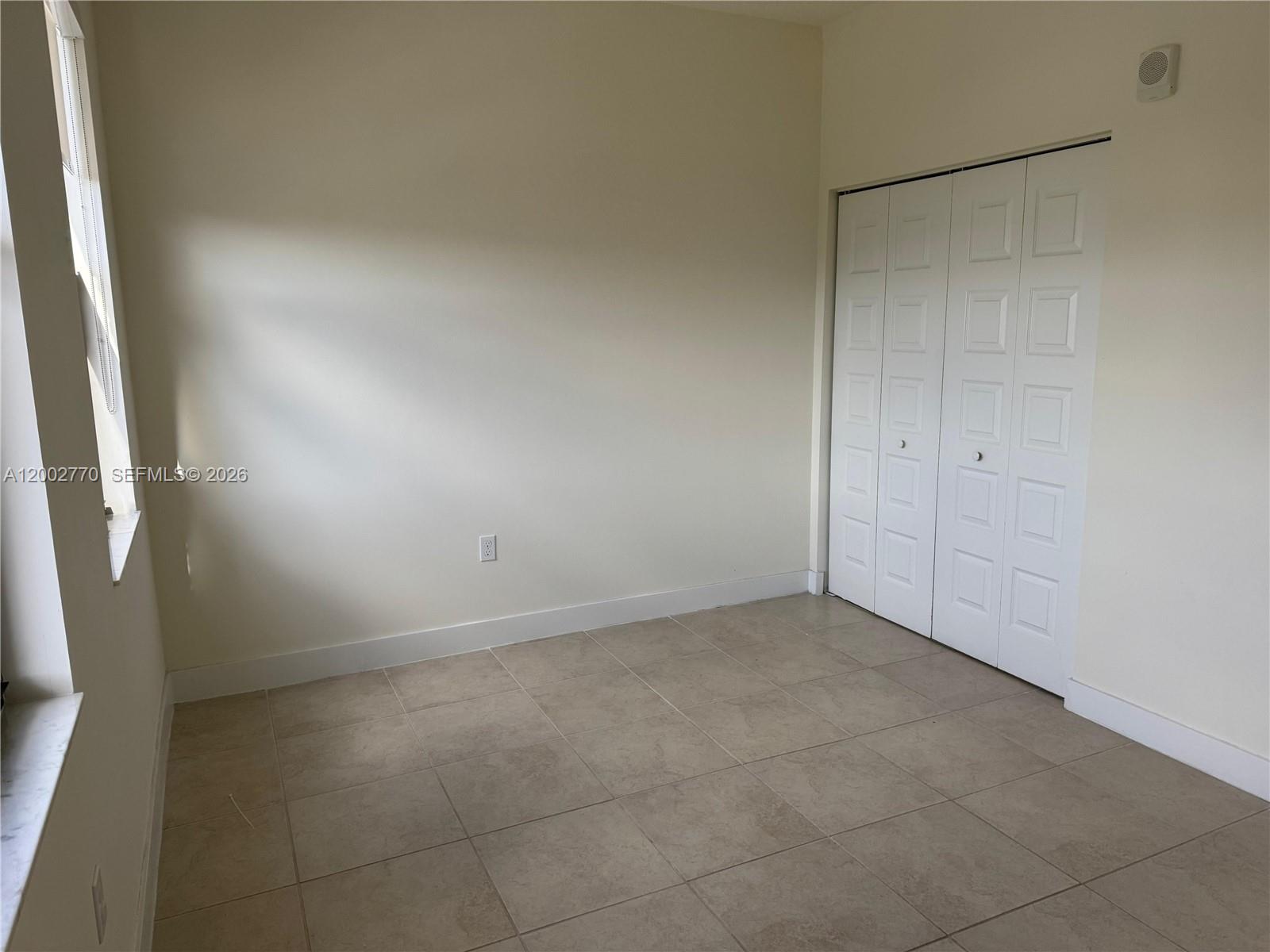 A12002770 Property Photo 12