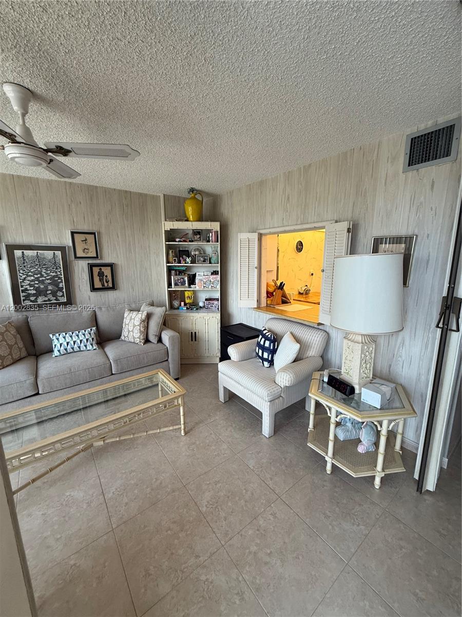 1000 Parkview Drive 407 Property Photo 4