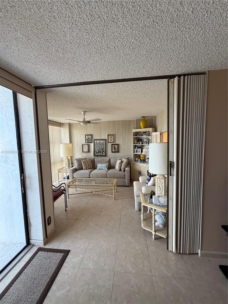 1000 Parkview Drive 407 Property Photo 5