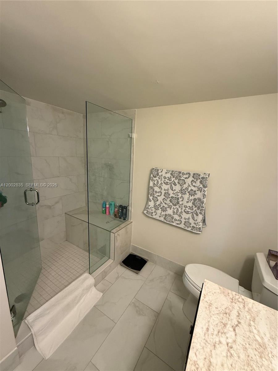 1000 Parkview Drive 407 Property Photo 12