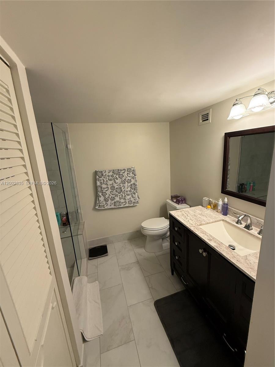 1000 Parkview Drive 407 Property Photo 13