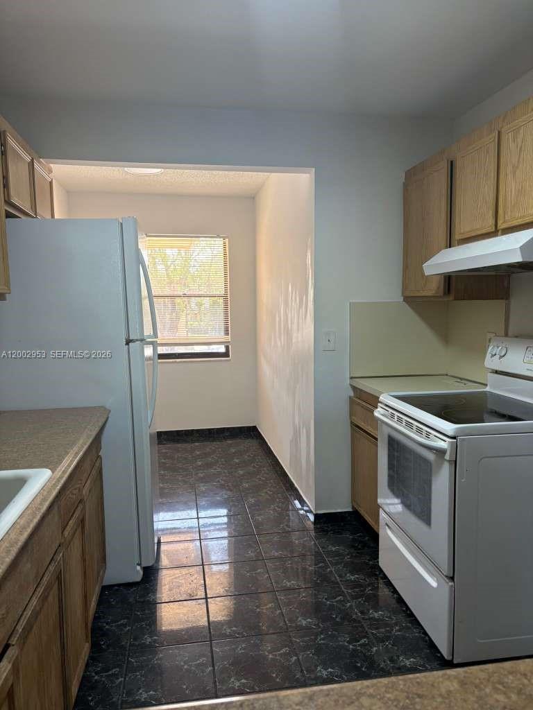 5937 Forest Hill Boulevard 204 Property Photo 9