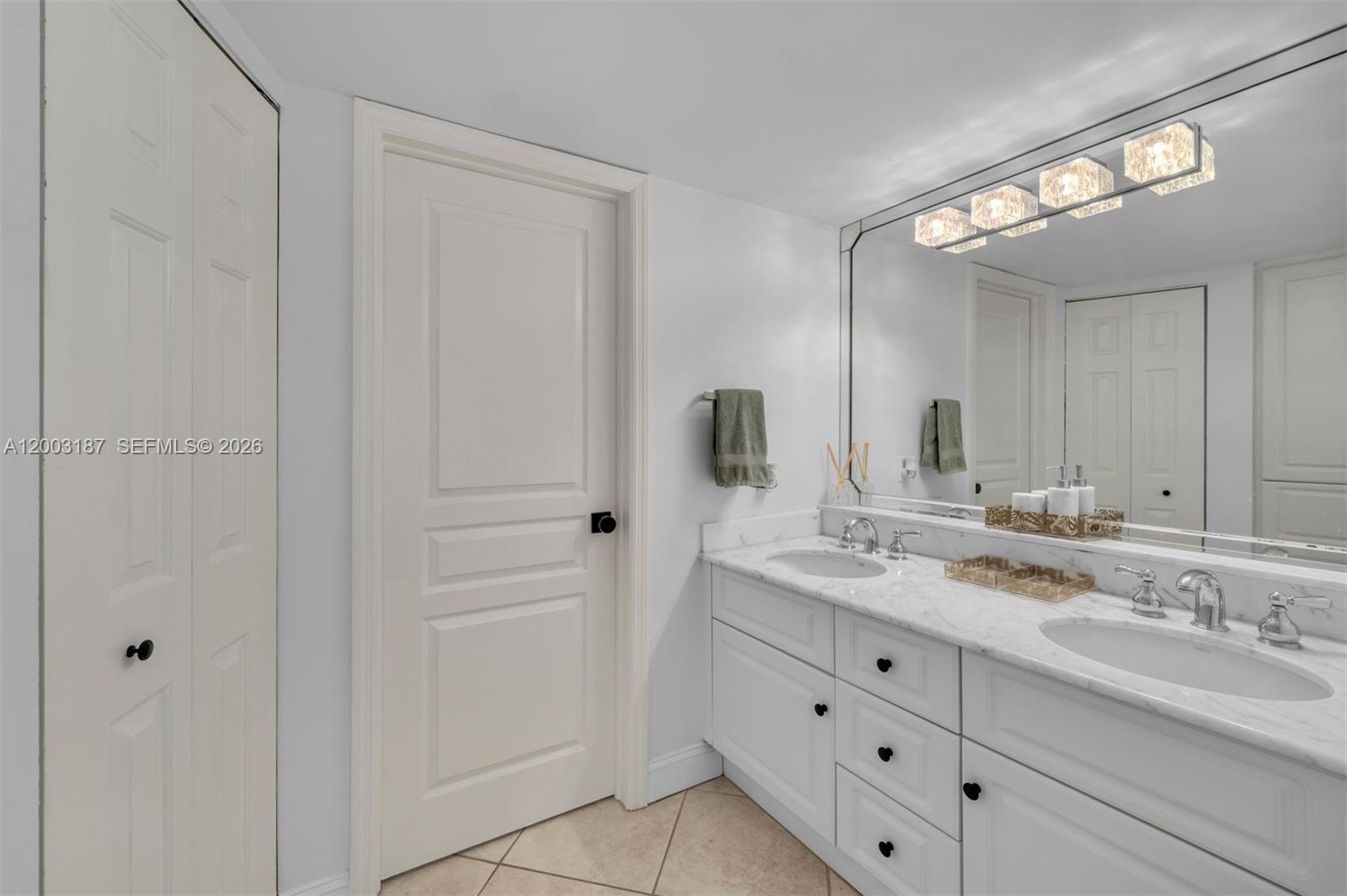 881 Ocean Drive 3e Property Photo 20