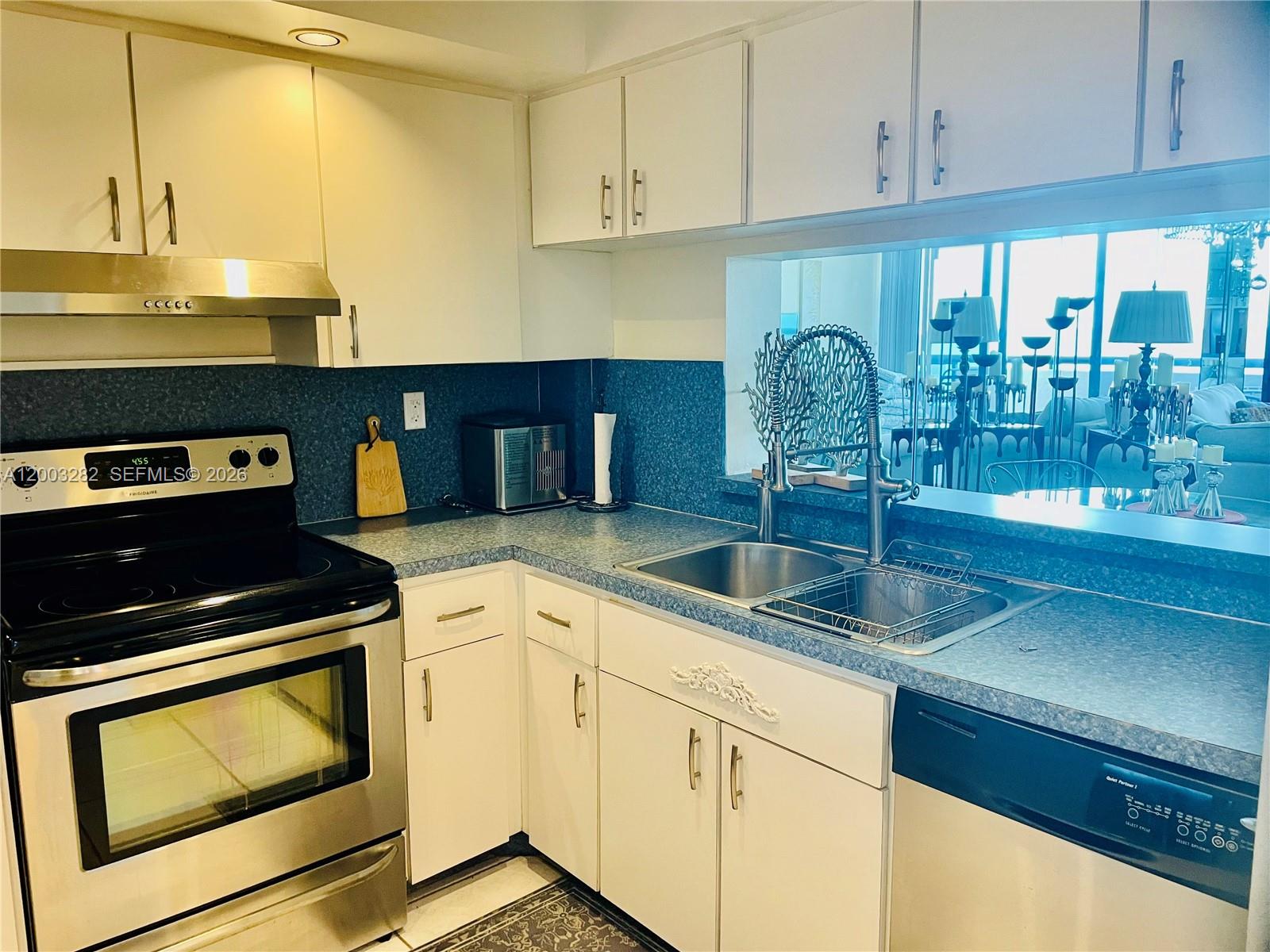 2555 Collins Avenue 1805 Property Photo 7