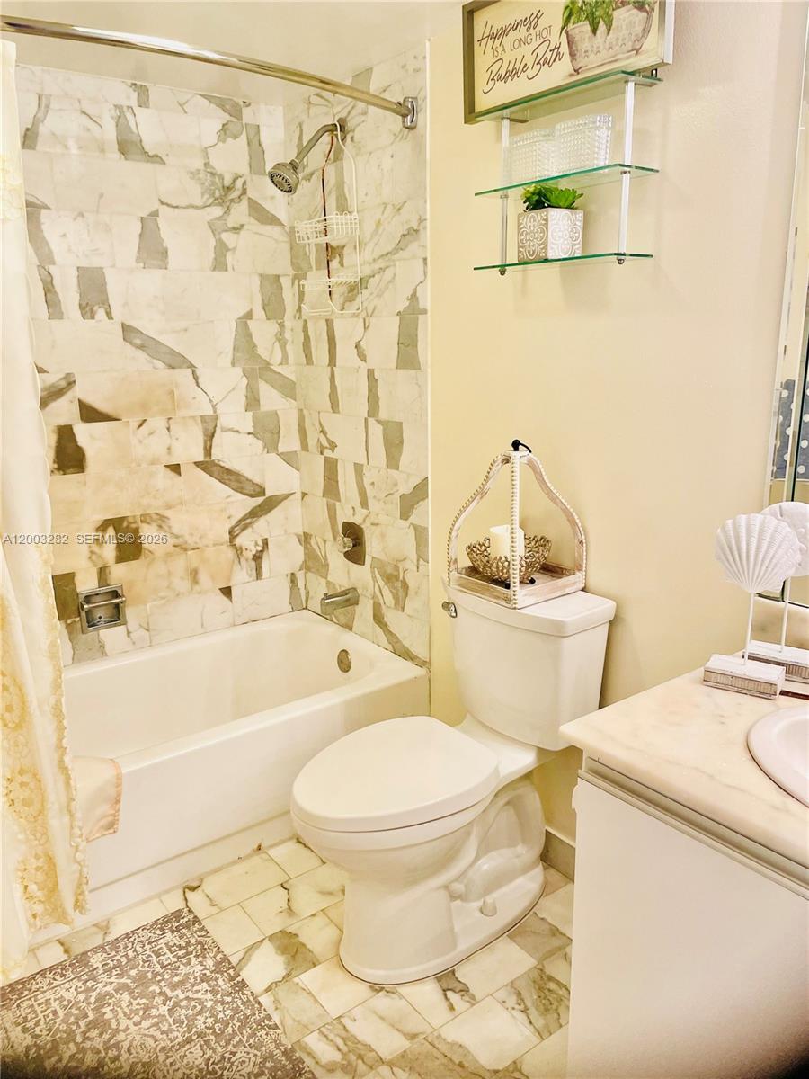 2555 Collins Avenue 1805 Property Photo 10