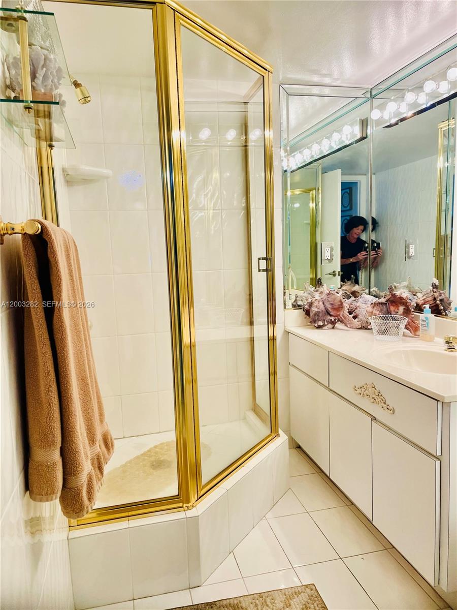 2555 Collins Avenue 1805 Property Photo 11