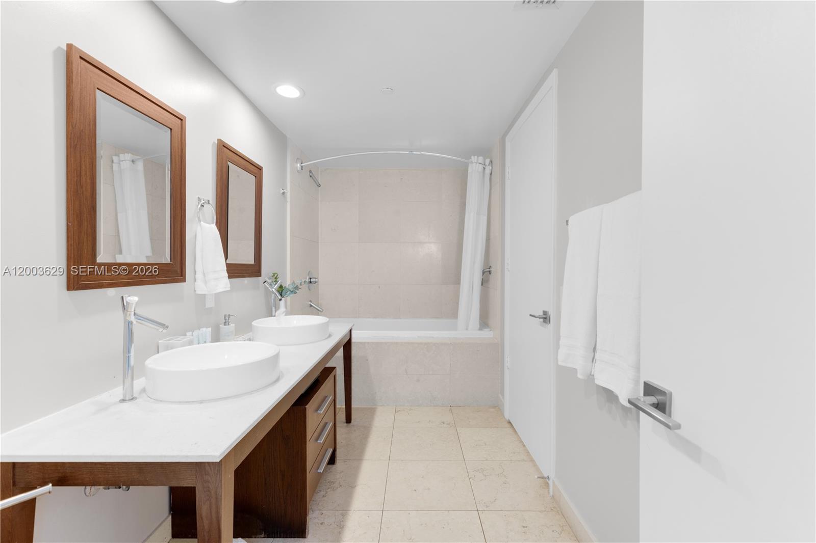 485 Brickell Avenue 4501 Property Photo 17