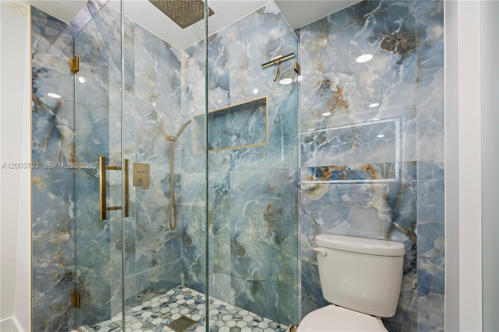 4089 Forest Hill Drive Property Photo 6