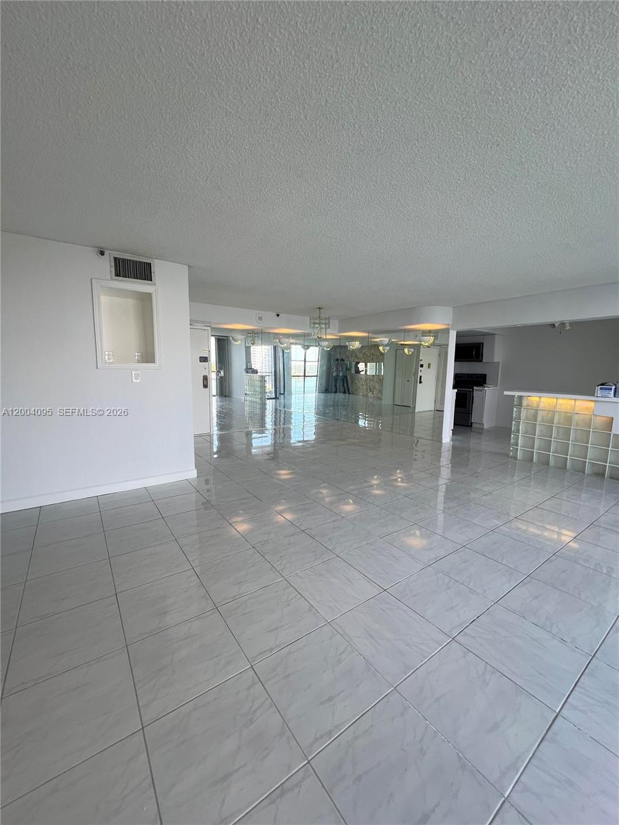 17500 N Bay Road S907 Property Photo 12