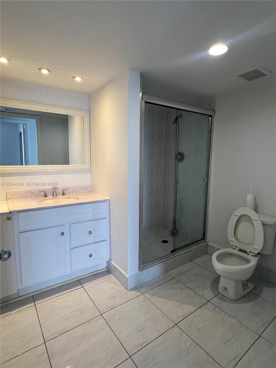 17500 N Bay Road S907 Property Photo 14