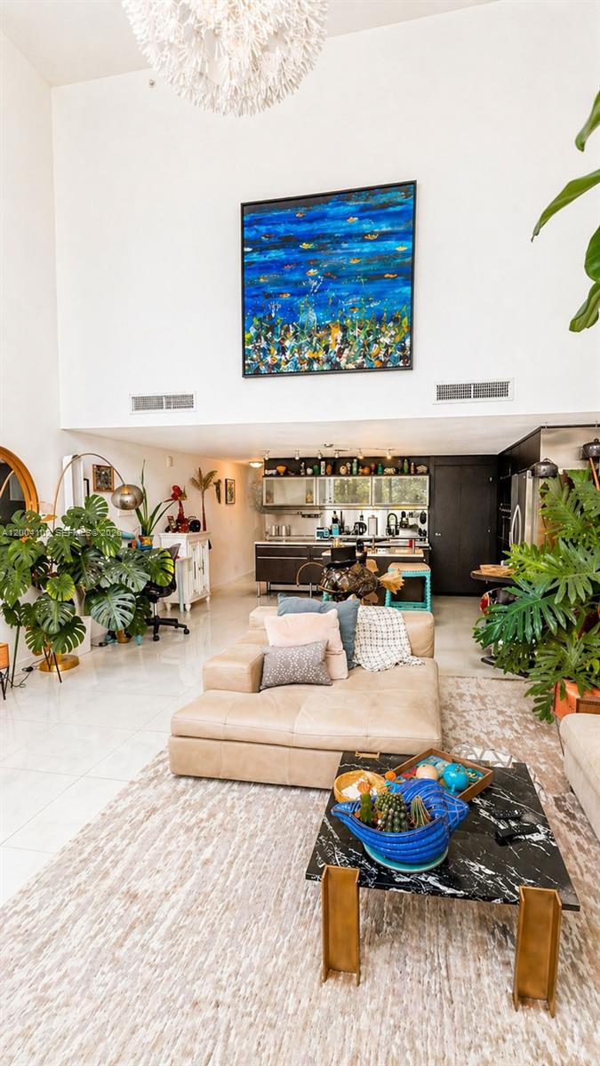6000 Collins Avenue 515 Property Photo 1