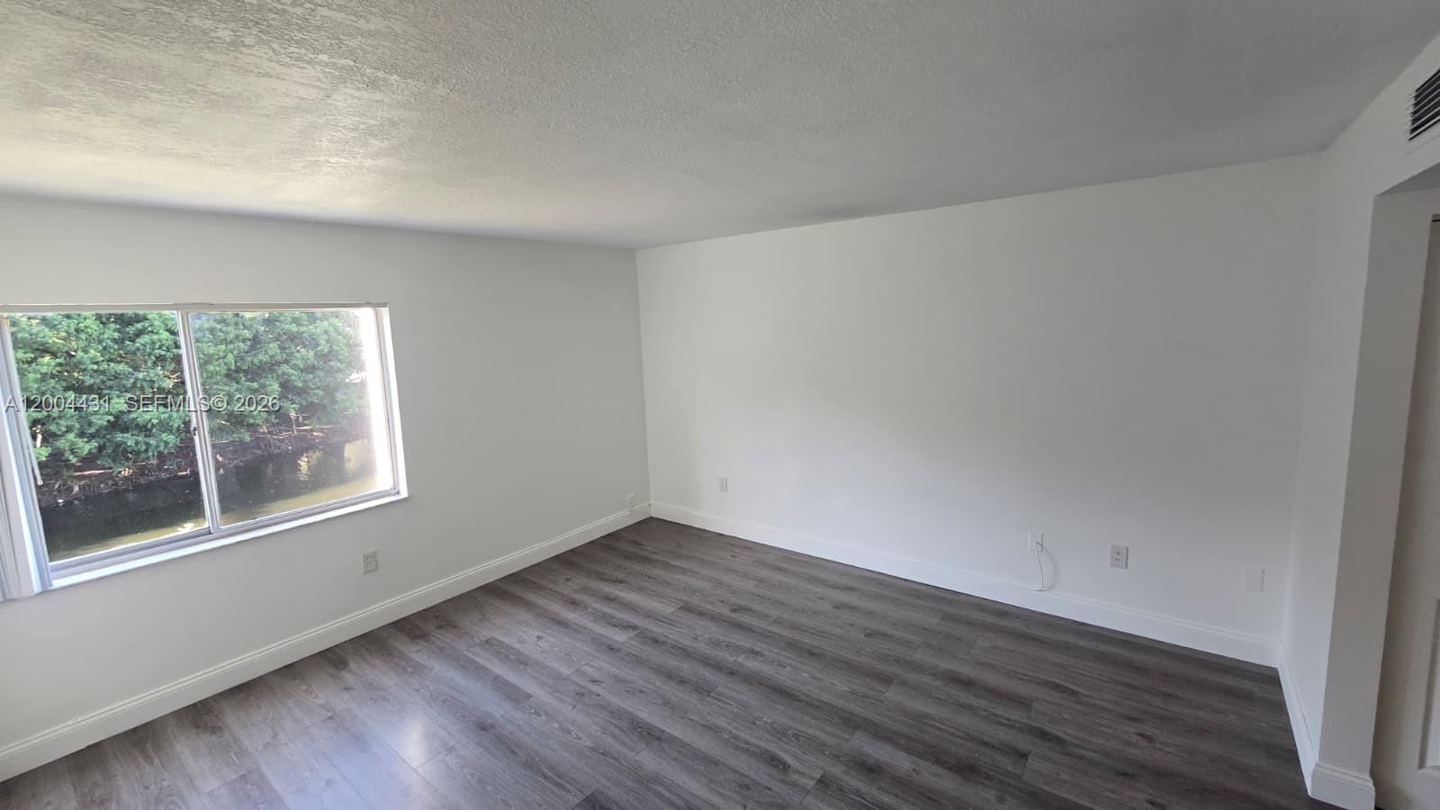 A12004431 Property Photo 10