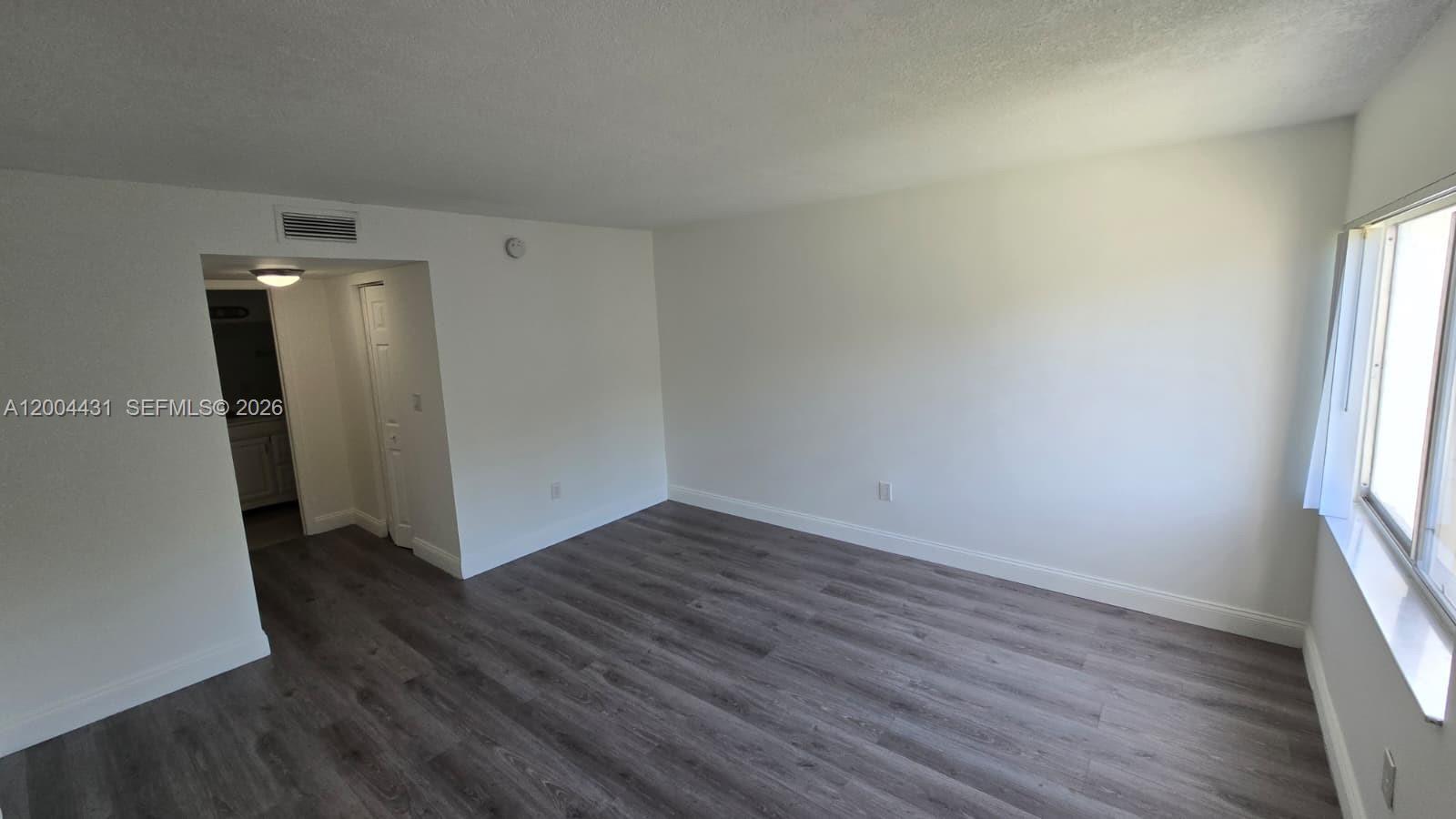 A12004431 Property Photo 11