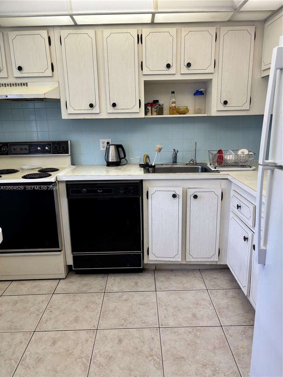 1045 Country Club Drive 307 Property Photo 5