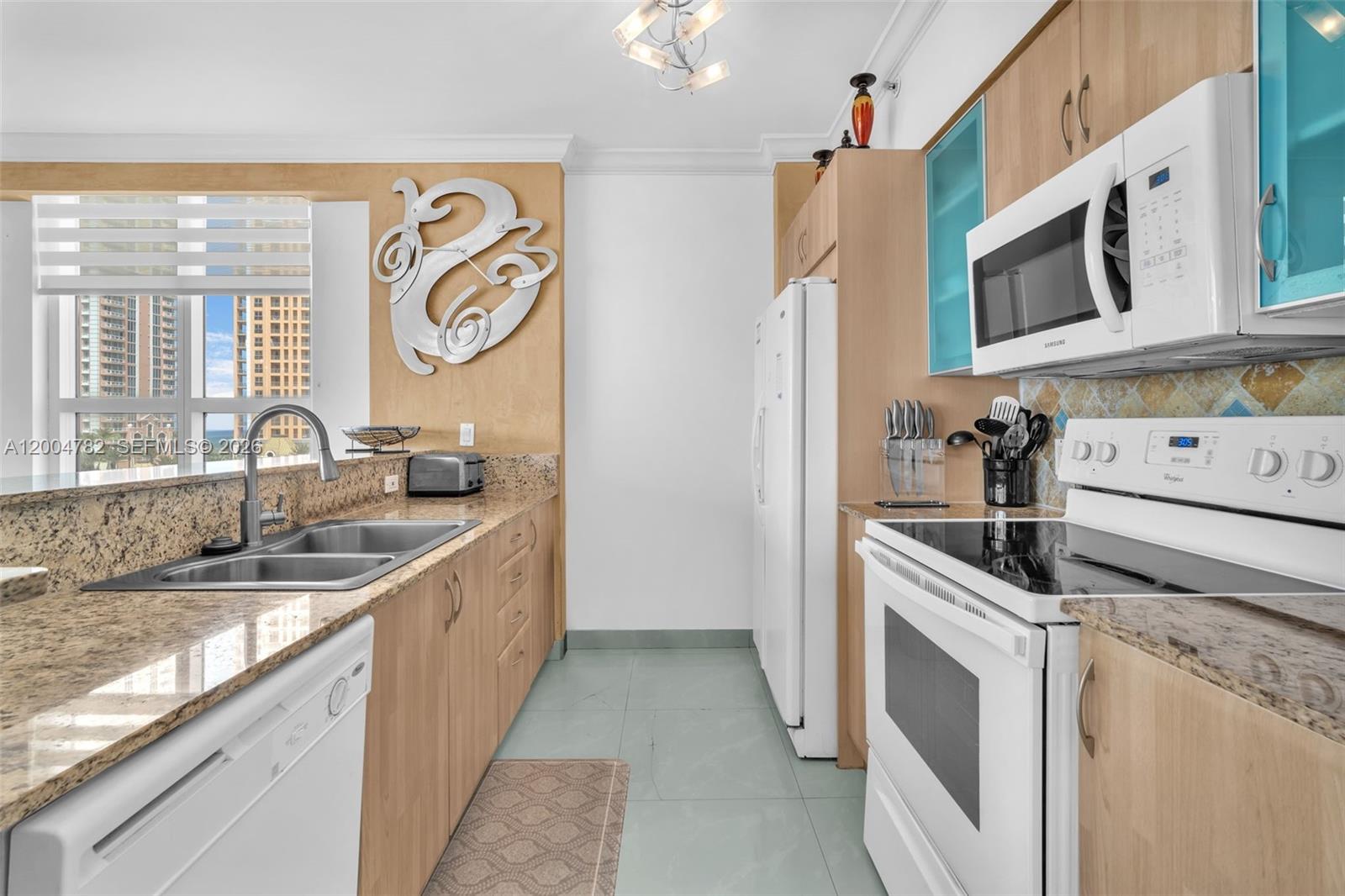 17555 Atlantic Boulevard 707 Property Photo 8