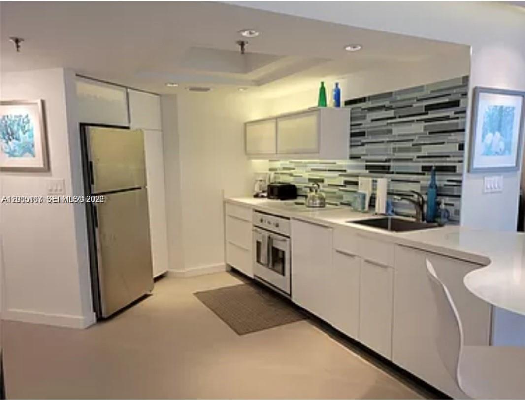 5880 Collins Avenue 604 Property Photo 2