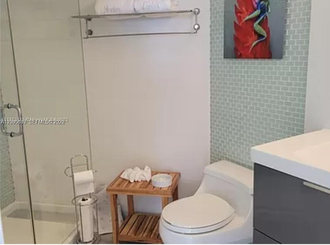 5880 Collins Avenue 604 Property Photo 5