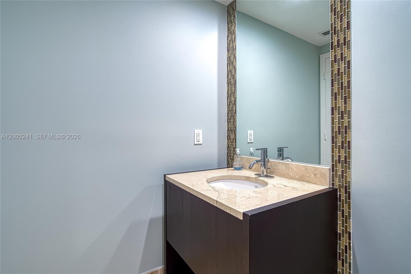 18201 Collins Avenue 1701 Property Photo 16