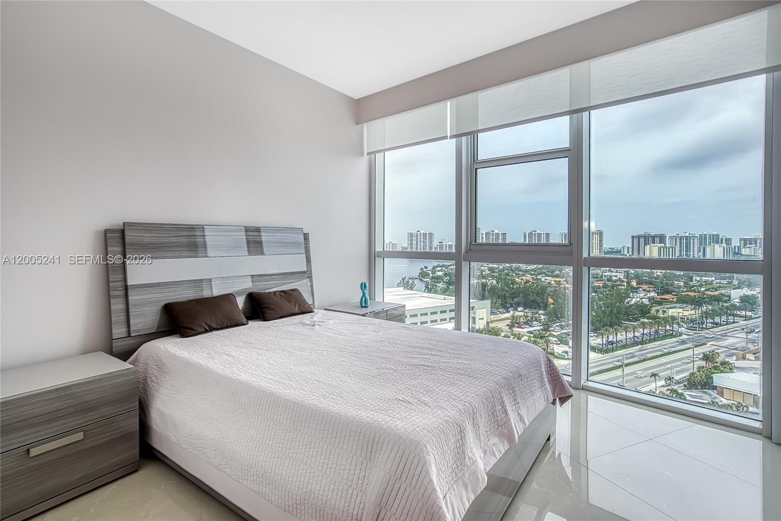 18201 Collins Avenue 1701 Property Photo 23