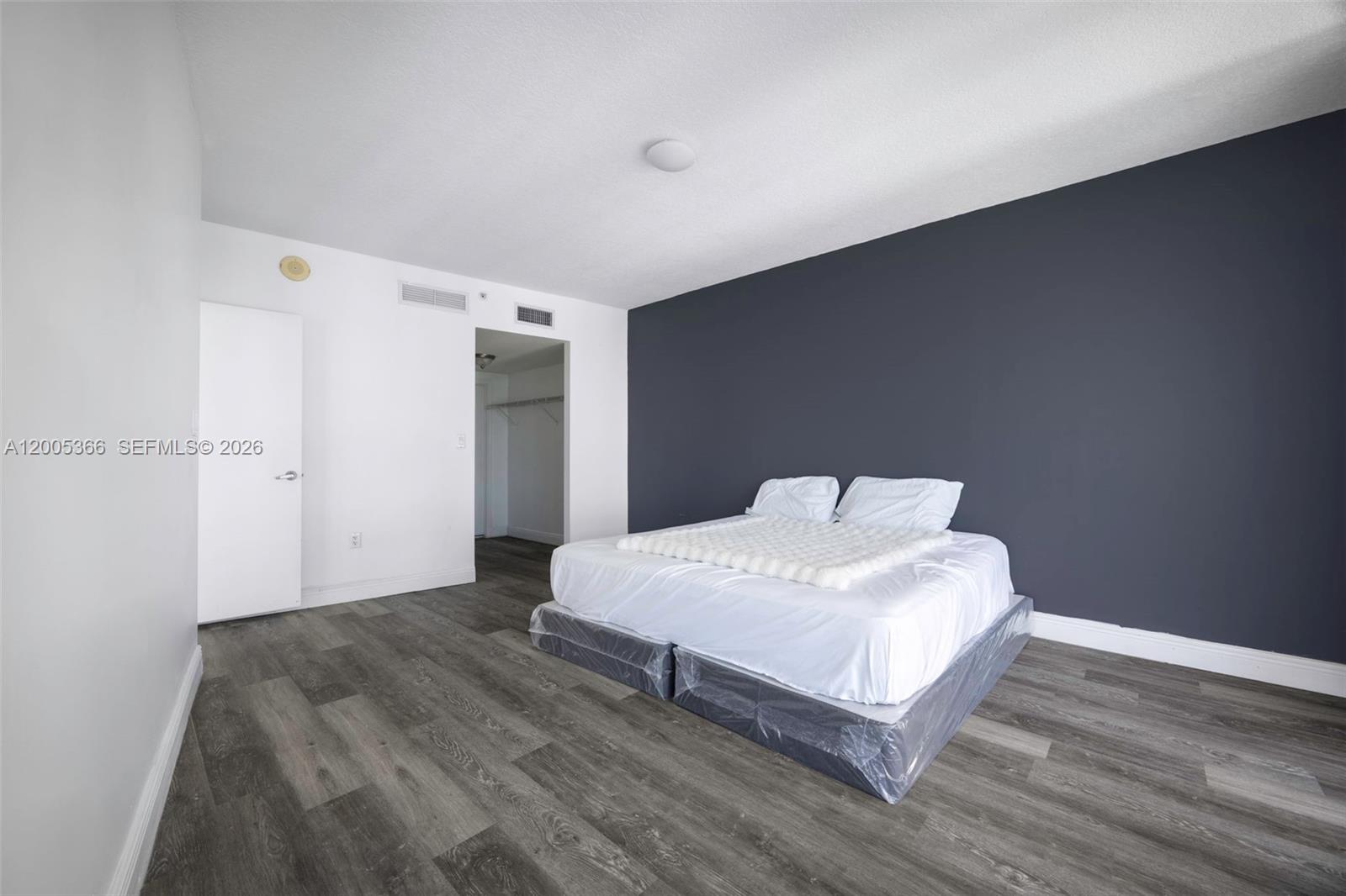 1750 N Bayshore Drive 3801 Property Photo 12