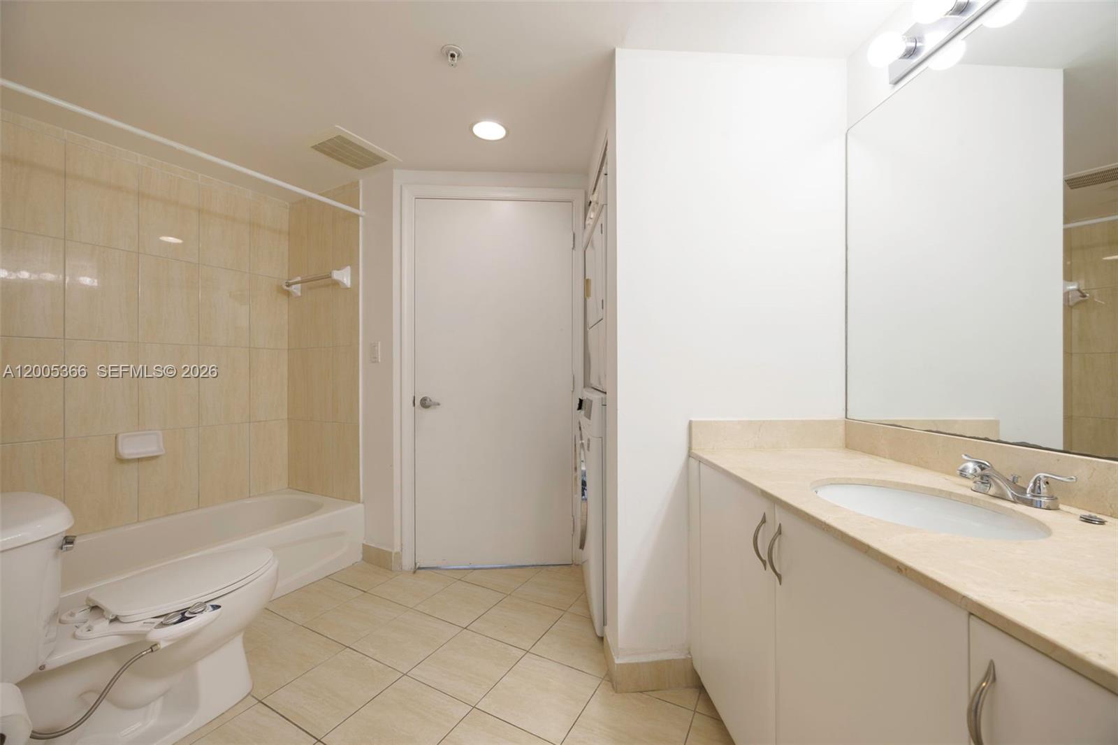 1750 N Bayshore Drive 3801 Property Photo 17