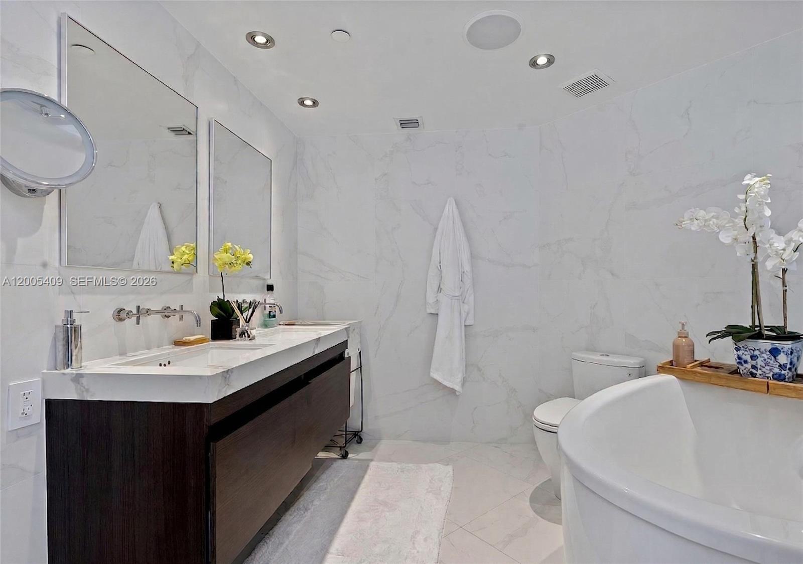 10 Venetian Way 804 Property Photo 19