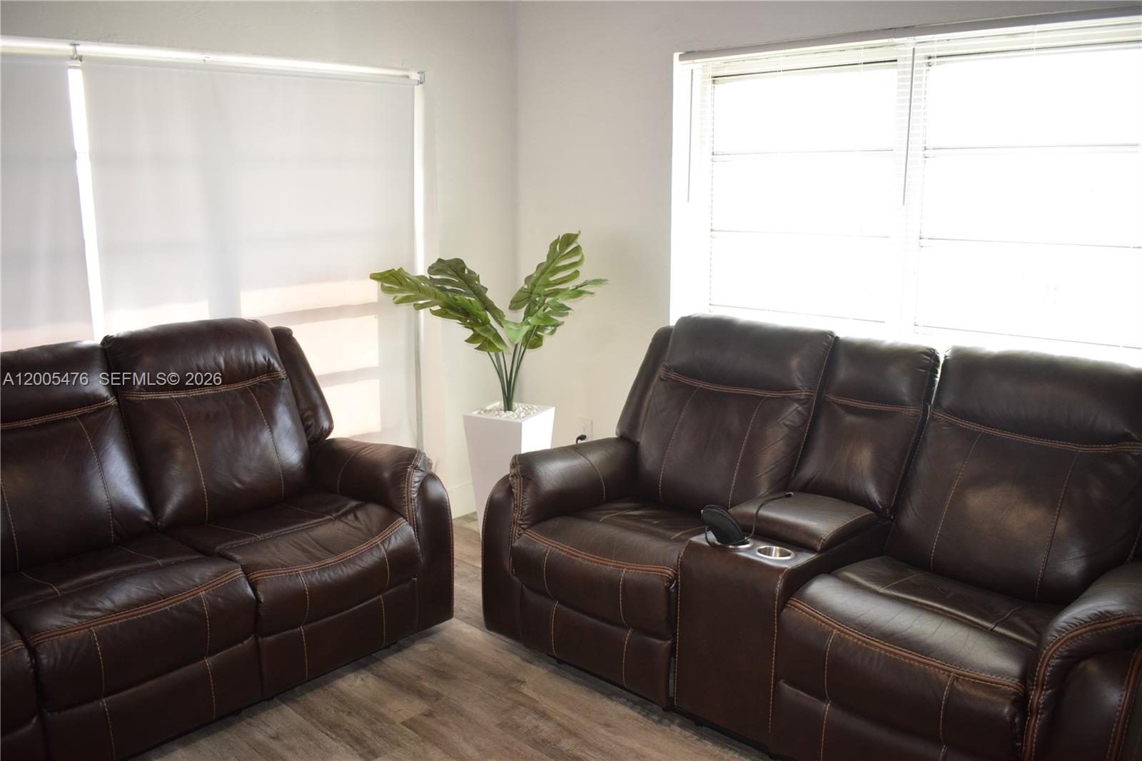 841 Hialeah Drive Property Photo 10
